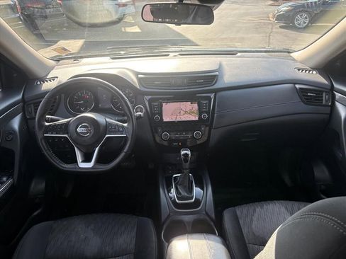 Used 2019 Nissan Rogue SV w/ Premium Package image 6