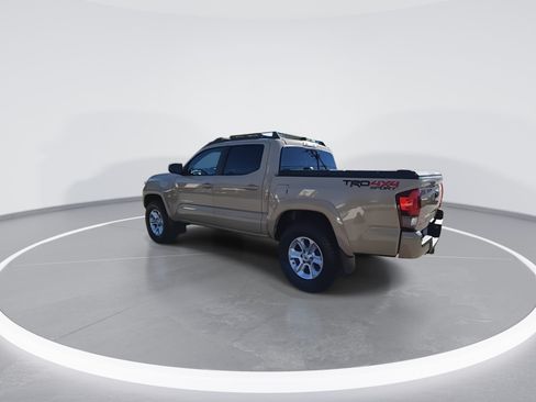 Used 2018 Toyota Tacoma TRD Sport w/ Technology Package AWD/4WD image 6