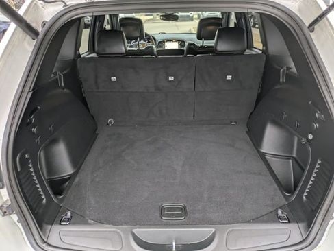Used 2022 Jeep Grand Cherokee Limited image 30