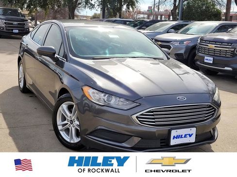 Used 2018 Ford Fusion SE image 1