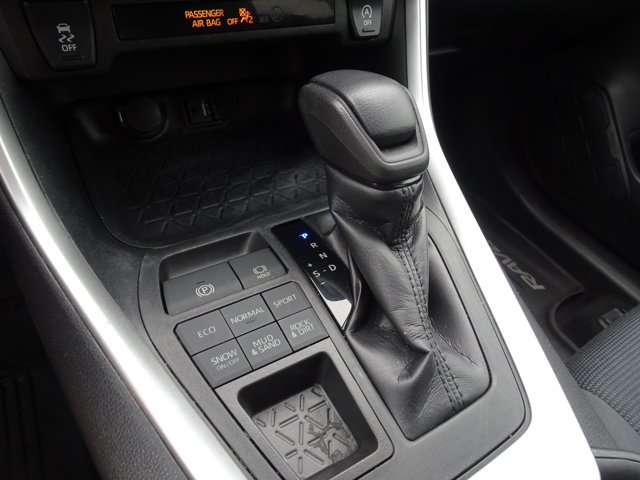 Used 2019 Toyota RAV4 LE w/ All Weather Liner Package AWD/4WD image 15