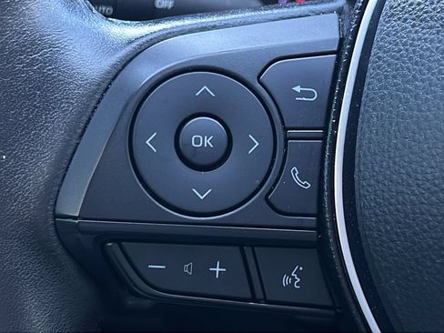 Used 2020 Toyota RAV4 XLE Premium FWD image 20