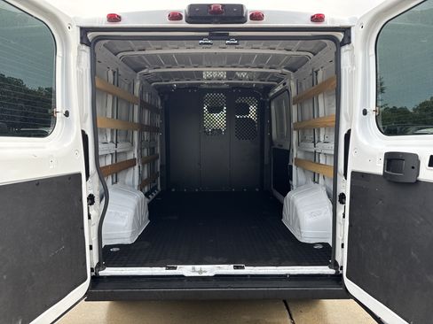 Used 2025 RAM ProMaster 2500 w/ U-Haul Equipment Group FWD image 28