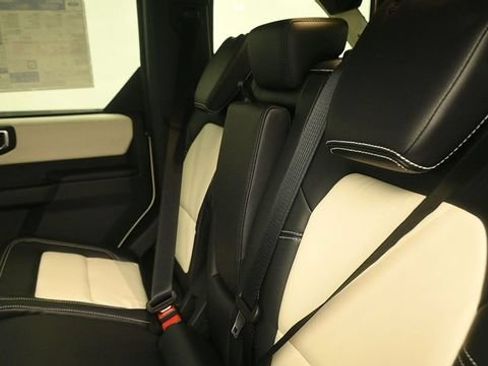 New 2026 Ford Bronco Outer Banks w/ Sasquatch Package AWD/4WD image 11