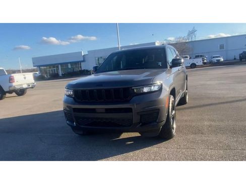 Used 2023 Jeep Grand Cherokee L Laredo image 7