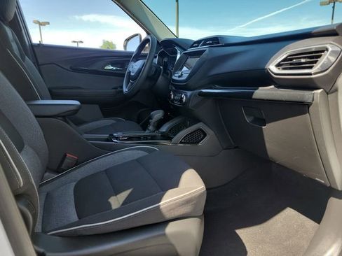 Used 2023 Chevrolet TrailBlazer LT FWD image 23