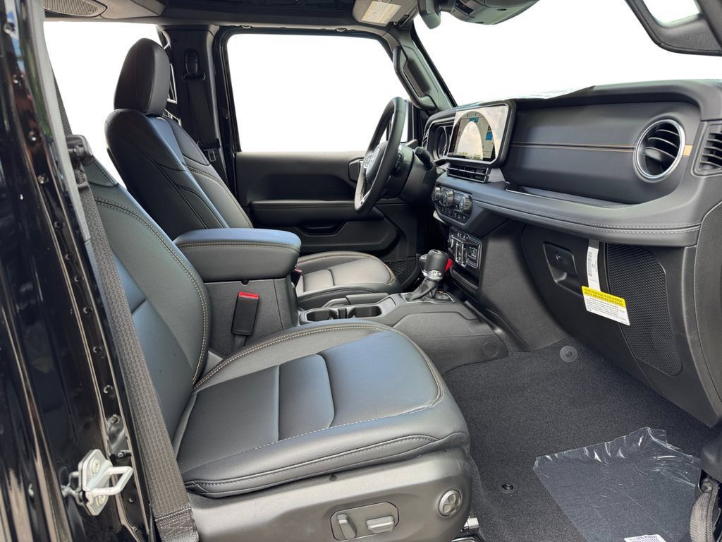 New 2025 Jeep Wrangler Unlimited Sahara AWD/4WD image 15