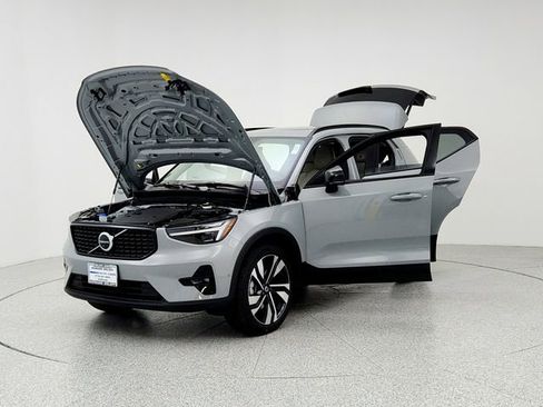 New 2026 Volvo XC40 B5 Ultra w/ Climate Package image 9