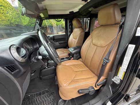 Used 2013 Jeep Wrangler Unlimited Sahara image 14