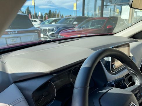 Used 2025 Nissan Rogue SV image 36