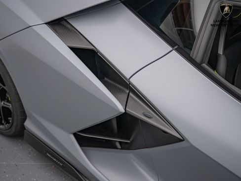 Used 2024 Lamborghini Revuelto image 7