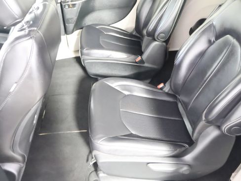 Used 2023 Chrysler Pacifica Touring-L FWD image 45
