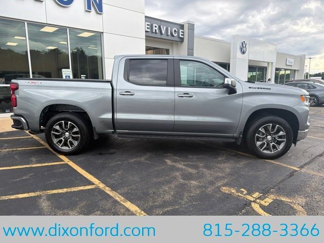 Used 2023 Chevrolet Silverado 1500 LT w/ Leather Package AWD/4WD image 9