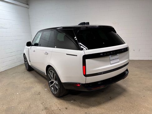 Used 2024 Land Rover Range Rover SE AWD/4WD image 9