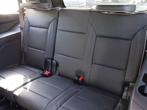 Used 2025 Chevrolet Tahoe Premier AWD/4WD image 34