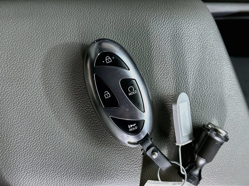 Used 2025 Hyundai Elantra Sport FWD image 34