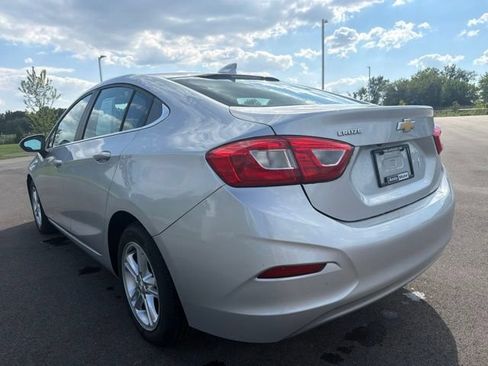 Used 2017 Chevrolet Cruze LT FWD image 11