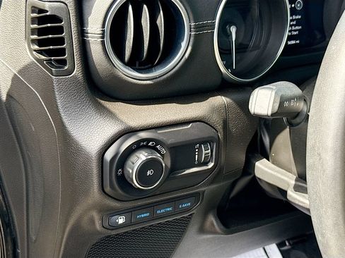 Used 2023 Jeep Wrangler Unlimited Sahara w/ Cold Weather Group AWD/4WD image 11