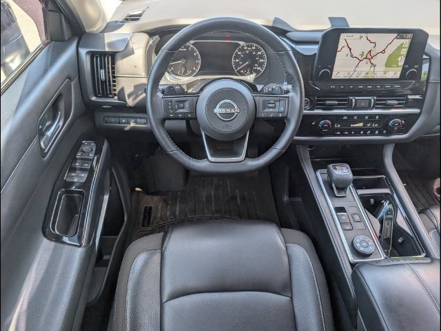 Used 2023 Nissan Pathfinder SL AWD/4WD image 8