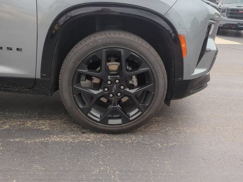 Used 2025 Chevrolet Traverse RS AWD/4WD image 11