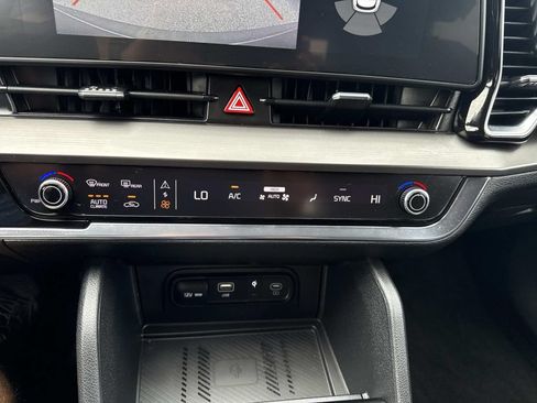 Used 2025 Kia Sportage EX FWD image 23