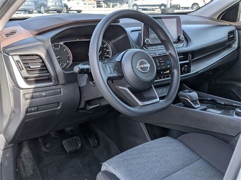 Used 2023 Nissan Rogue SV image 10
