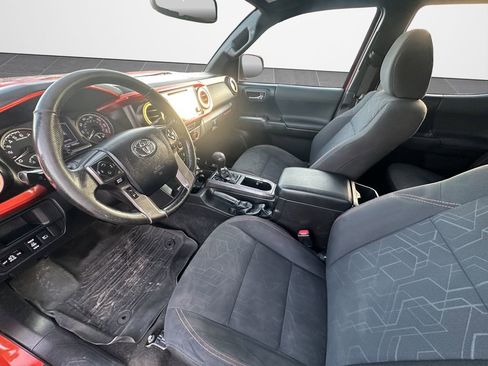 Used 2016 Toyota Tacoma TRD Sport image 10