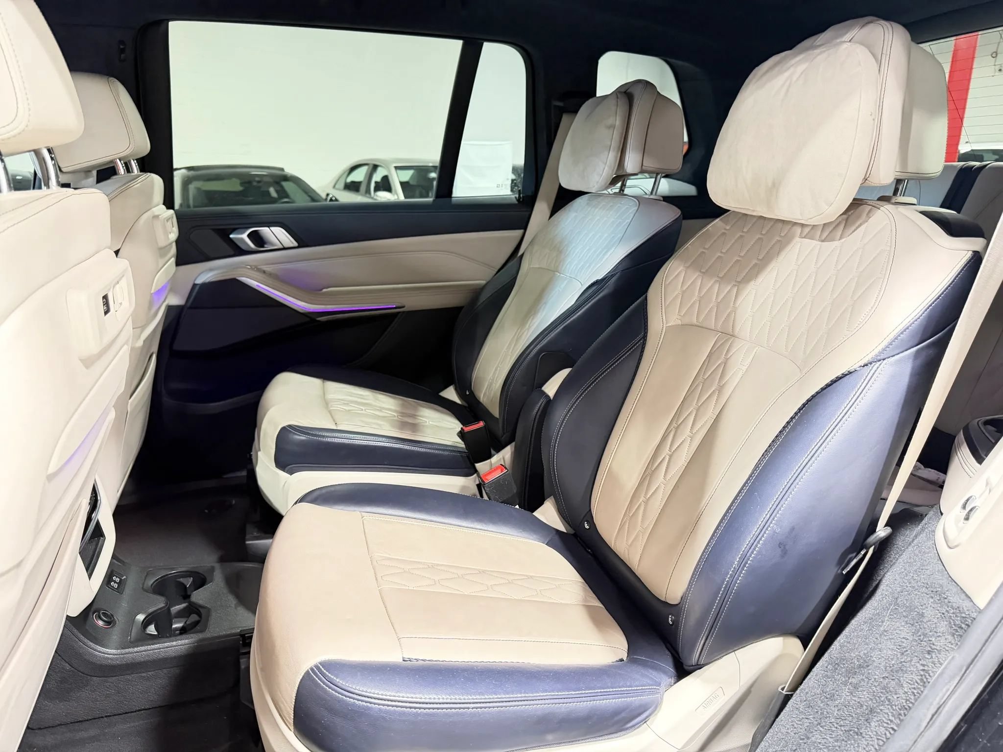 Used 2021 BMW X7 xDrive40i w/ M Sport Package AWD/4WD image 4
