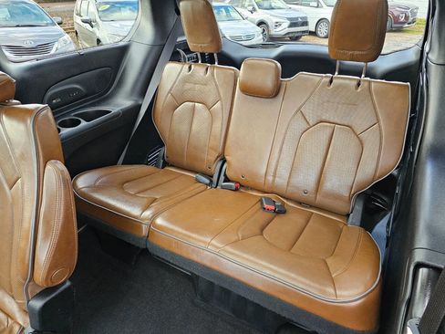 Used 2019 Chrysler Pacifica Limited w/ Tire & Wheel Group image 11