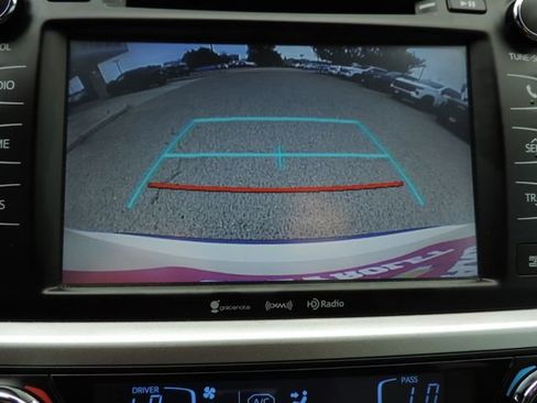 Used 2019 Toyota Highlander XLE FWD image 35