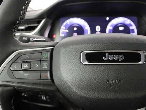 New 2025 Jeep Grand Cherokee Altitude image 24