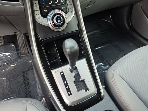 Used 2013 Hyundai Elantra GLS w/ Preferred Pkg image 16