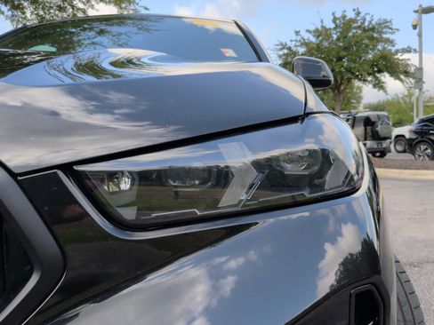 Used 2024 BMW X6 xDrive40i w/ M Sport Professional Package AWD/4WD image 3