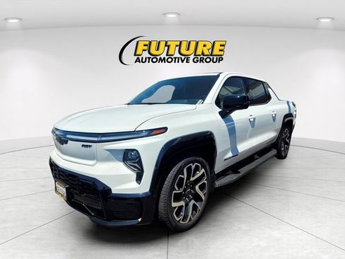 Used 2025 Chevrolet Silverado EV RST AWD/4WD image 2
