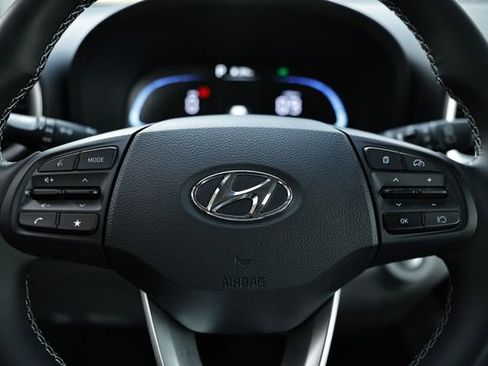 Used 2024 Hyundai Venue SEL image 32