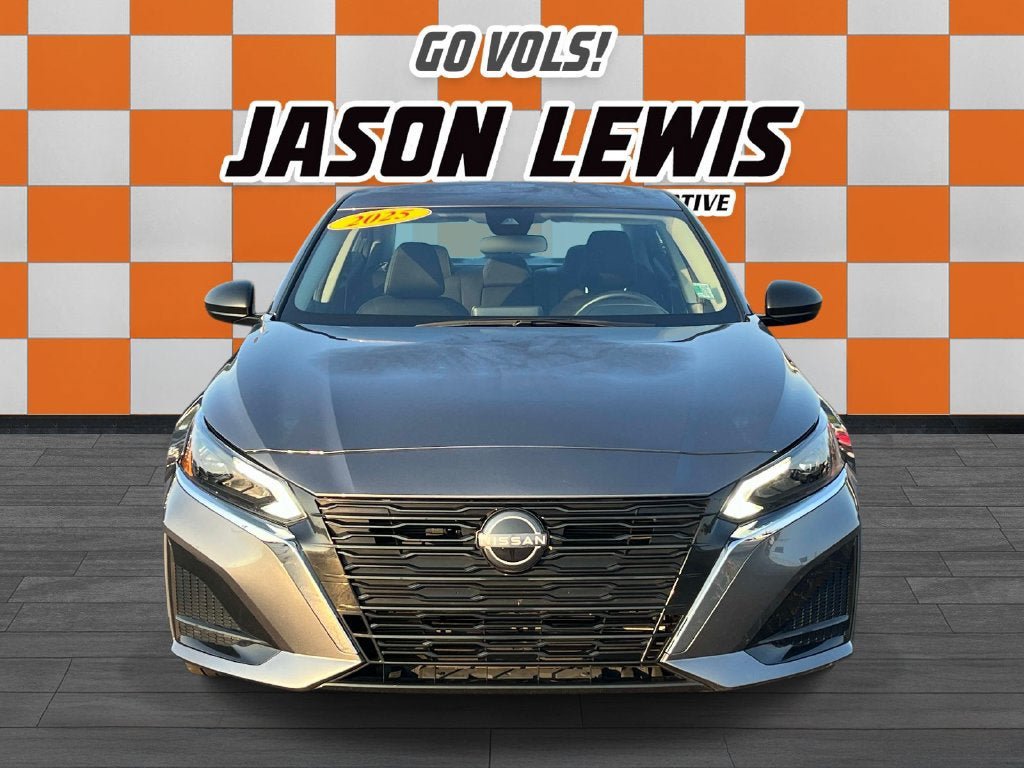 Used 2025 Nissan Altima 2.5 SV FWD image 8