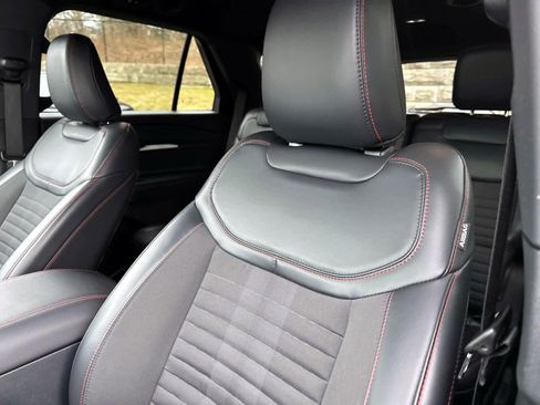 Used 2025 Ford Explorer ST-Line w/ ST-Line Street Pack image 20