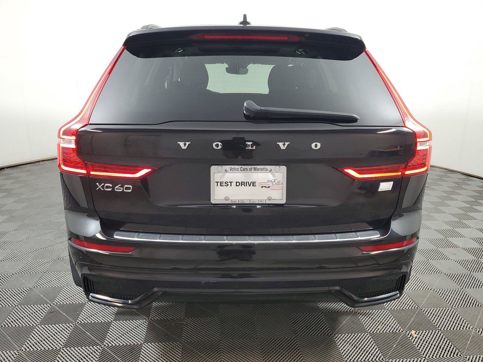 Used 2024 Volvo XC60 T8 Plus w/ Protection Package Premier AWD/4WD image 5
