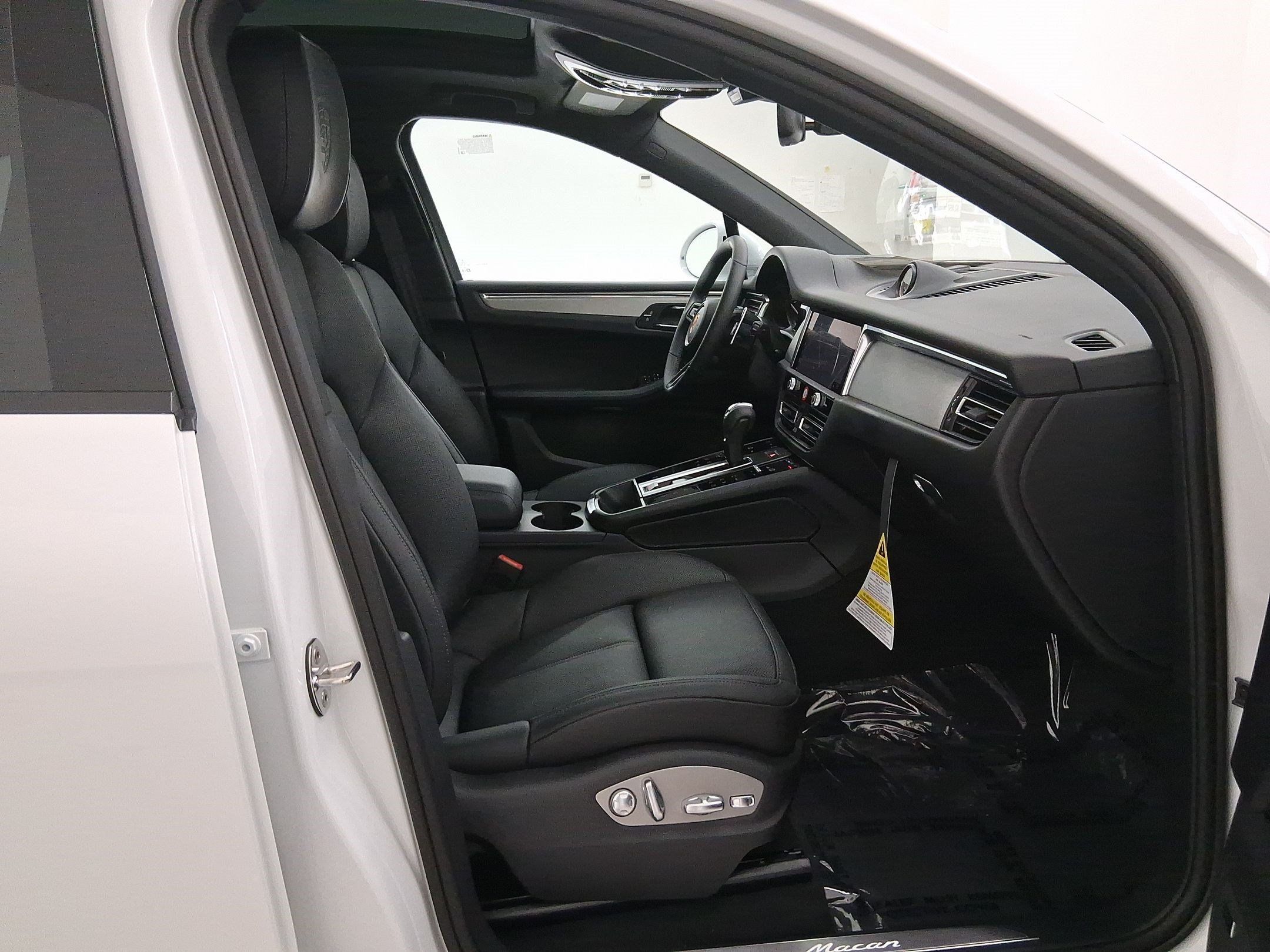 Used 2026 Porsche Macan AWD/4WD image 35
