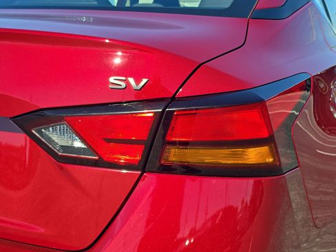 Used 2024 Nissan Altima 2.5 SV image 8