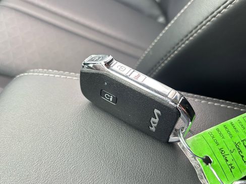 Used 2022 Kia Sorento S w/ Panoramic Sunroof Package image 27