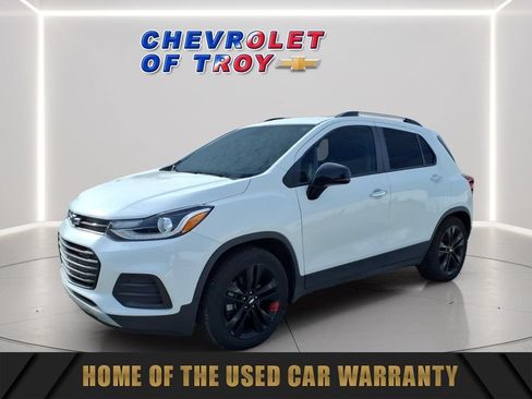 Used 2020 Chevrolet Trax LT w/ Sun & Sound Package FWD image 4