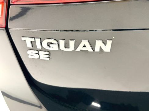 Used 2018 Volkswagen Tiguan SE AWD/4WD image 11