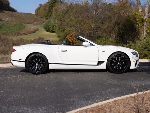 Used 2024 Bentley Continental GT image 11