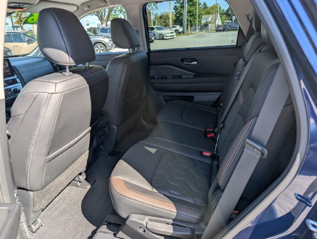 Used 2026 Nissan Pathfinder Platinum w/ Cargo Package AWD/4WD image 15