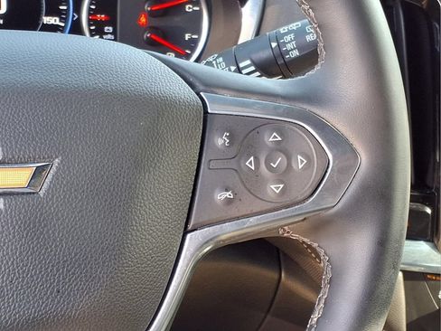 Used 2023 Chevrolet Traverse Premier FWD image 18