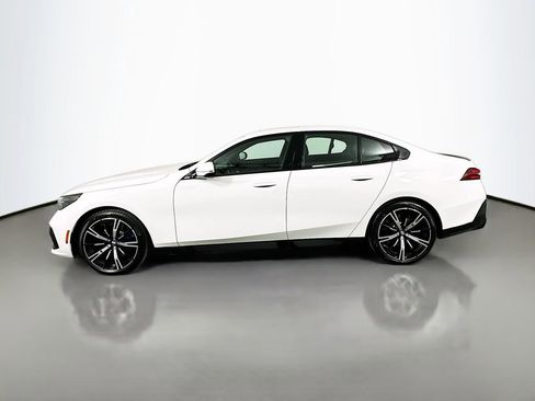 Used 2025 BMW 530i 530i w/ M Sport Package image 8