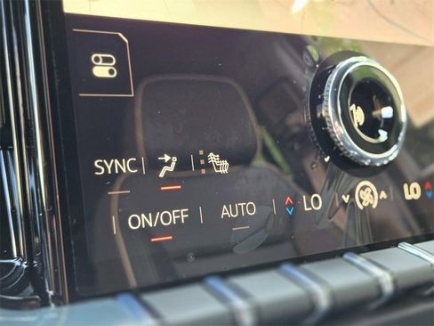 New 2025 GMC Yukon Elevation image 28