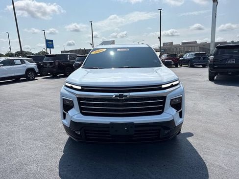Used 2026 Chevrolet Traverse High Country w/ LPO, Floor Liner Package FWD image 8