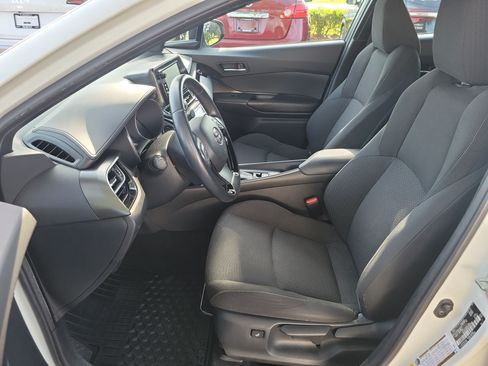 Used 2018 Toyota C-HR XLE FWD image 21
